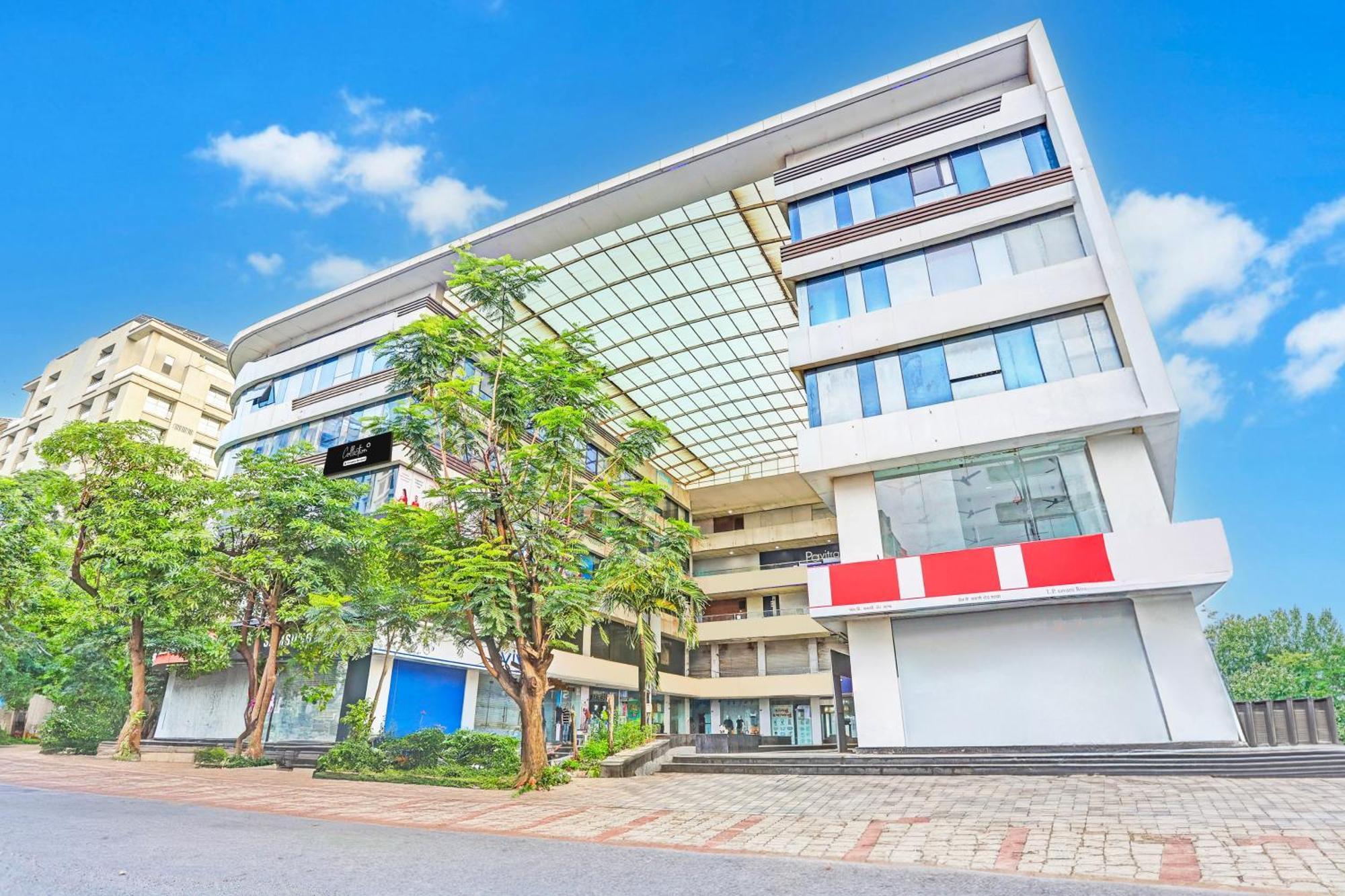 Super Collection O Adajan Formerly Hotel Western Inn Surat Exteriör bild